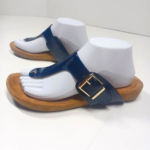 Giani Bernini Navy Blue Gold Buckle Memory Foam Insole Flip Flop Sandal Size 8.5